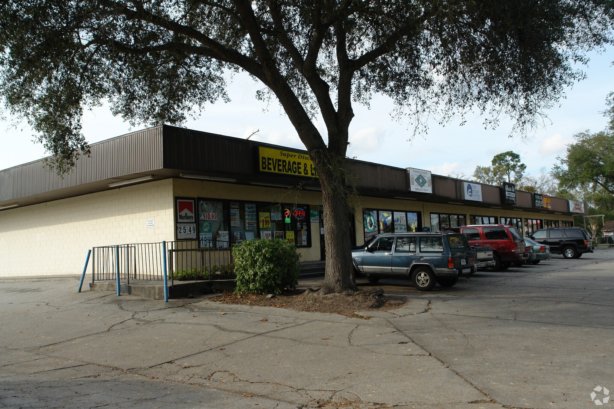 320 S Spring Garden Ave, Deland, FL à louer Photo principale– Image 1 sur 2