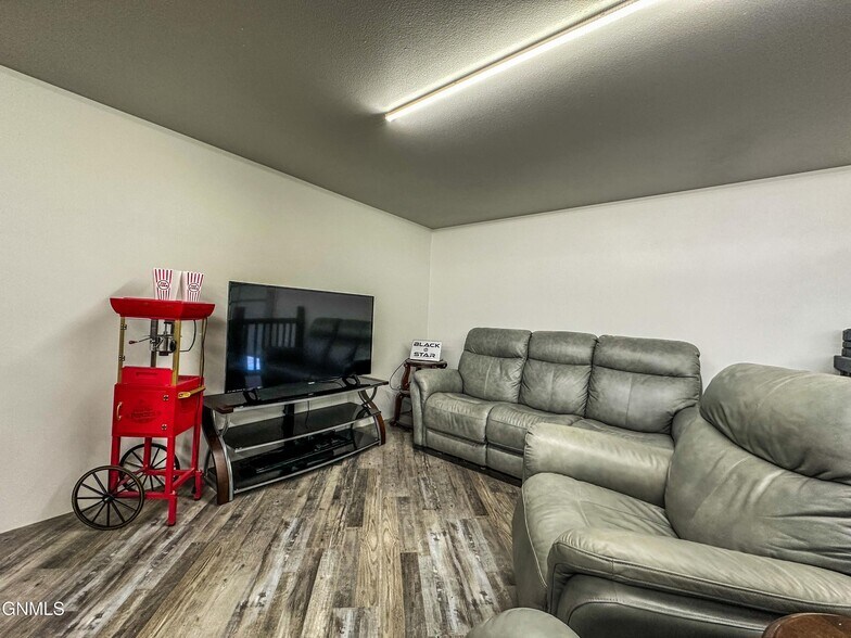1409 Lockheed Dr, Bismarck, ND à vendre - Photo intérieure – Image 3 sur 8