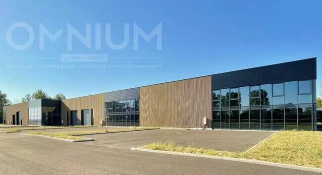 Plus de détails pour Local d'activités à louer