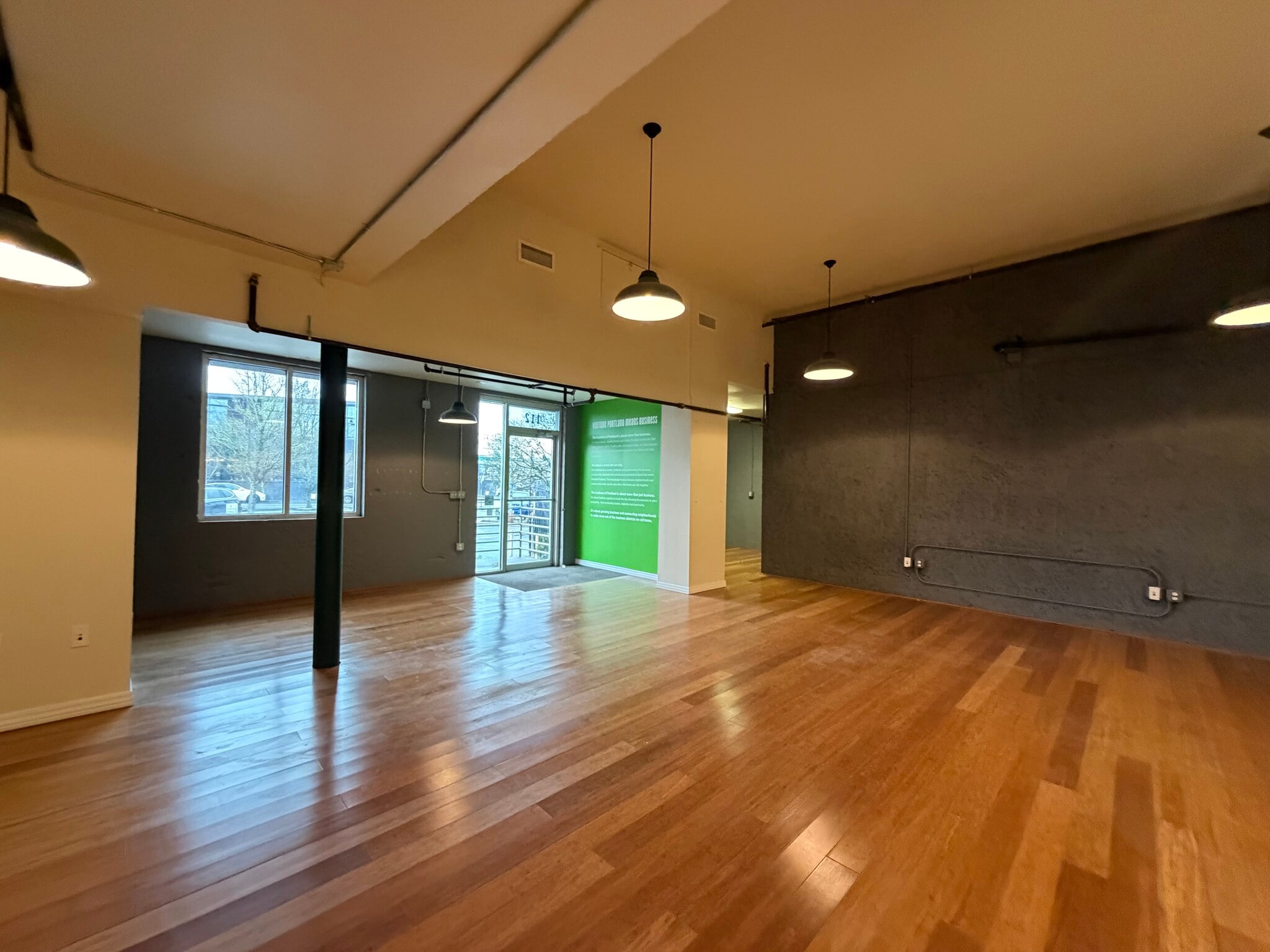 1120 SE Main St, Portland, OR à louer Photo intérieure– Image 1 sur 7