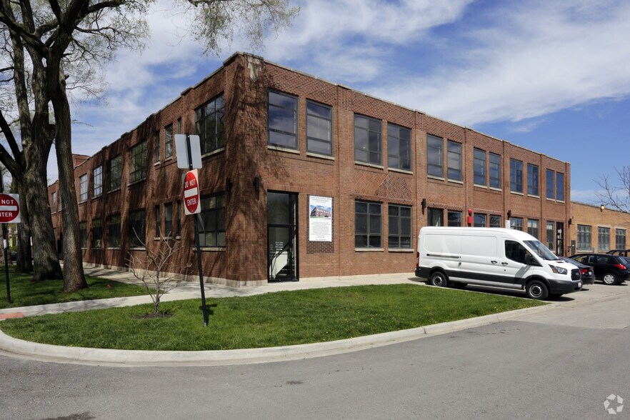 5100 N Ravenswood Ave, Chicago, IL à louer - Photo principale – Image 1 sur 26