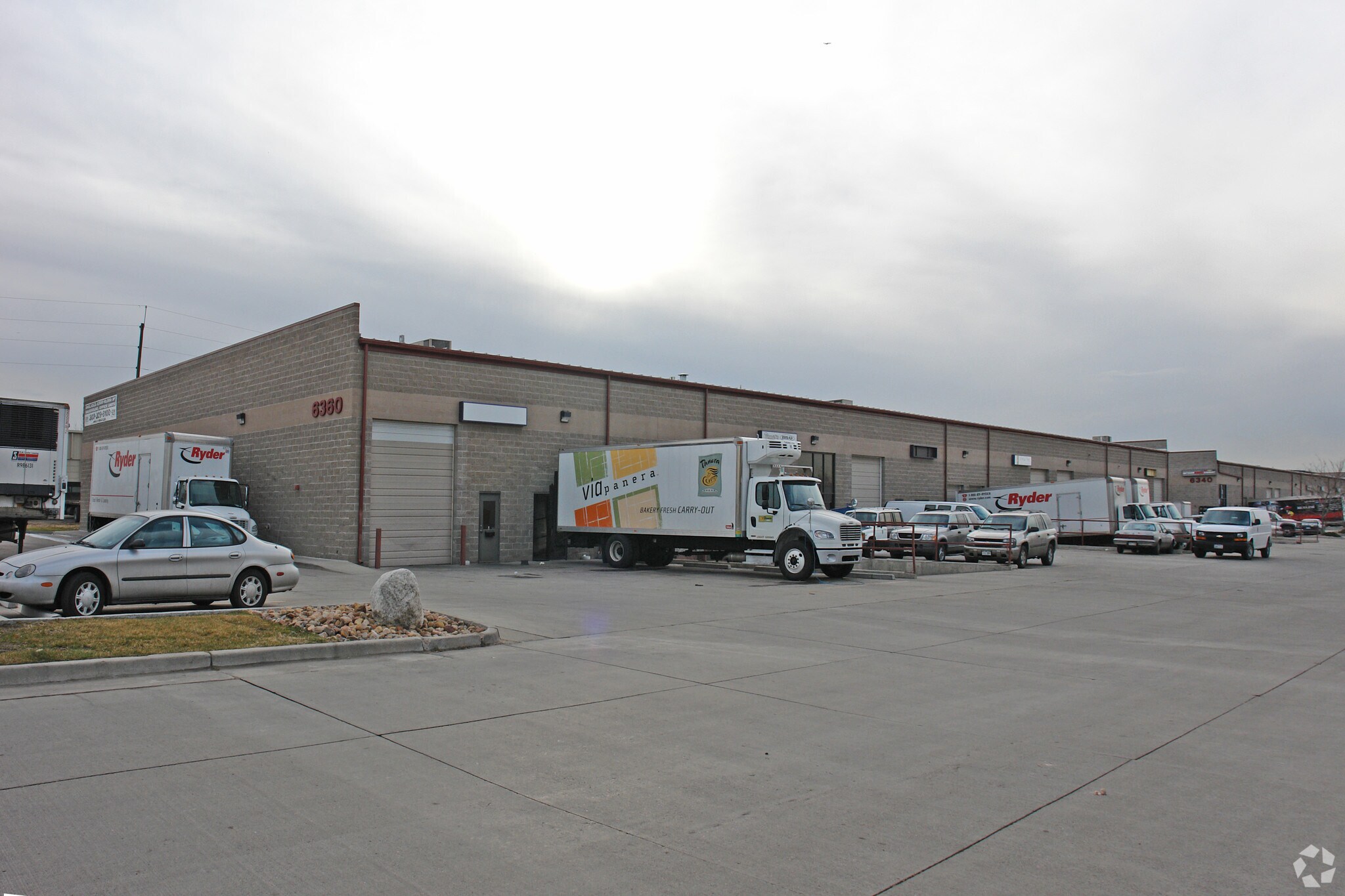 6360 E 58th Ave, Commerce City, CO à louer Photo principale– Image 1 sur 4