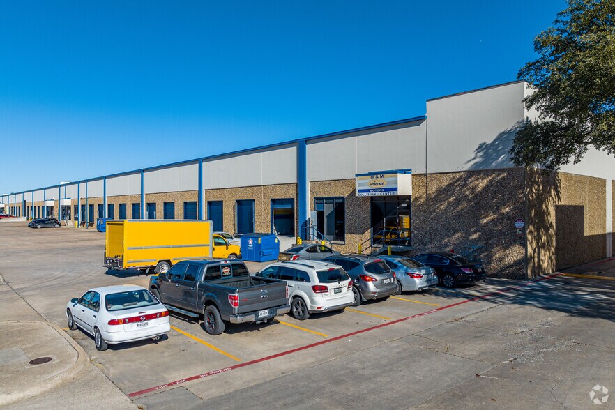 1400-1806 Vantage Dr, Carrollton, TX à louer - Photo principale – Image 1 sur 4