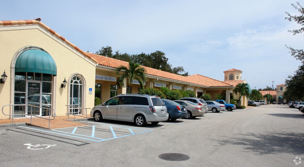 2501-2543 Burns Rd, Palm Beach Gardens, FL à louer - Photo de l’immeuble – Image 2 sur 10