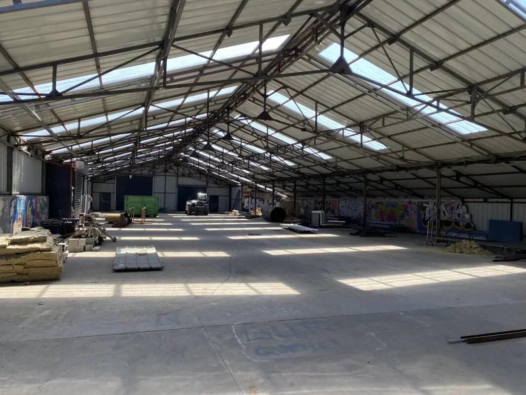 Local d’activités dans Touffréville à louer Photo de l’immeuble– Image 1 sur 7