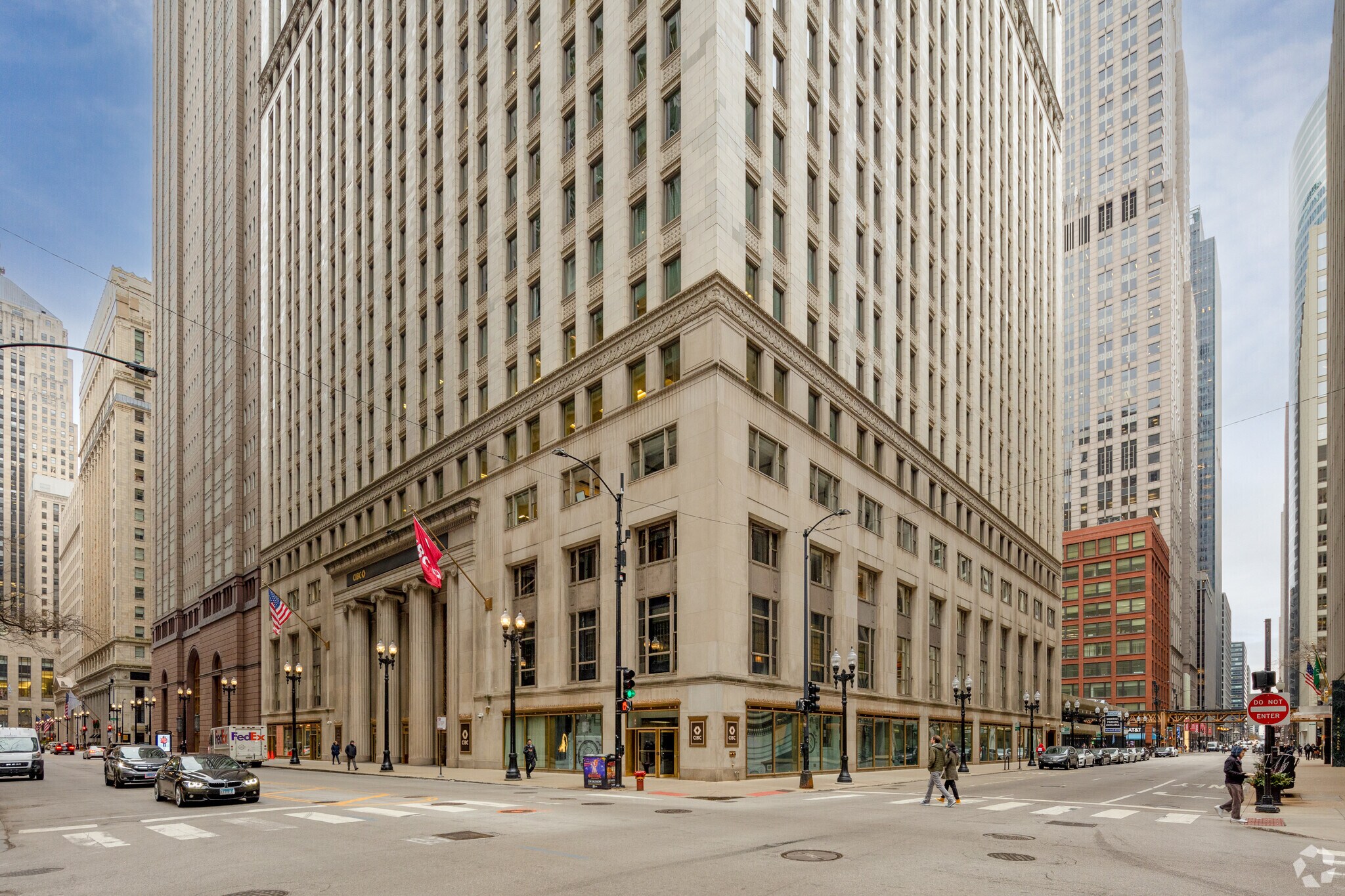 120 S LaSalle St, Chicago, IL à louer Photo de l’immeuble– Image 1 sur 5