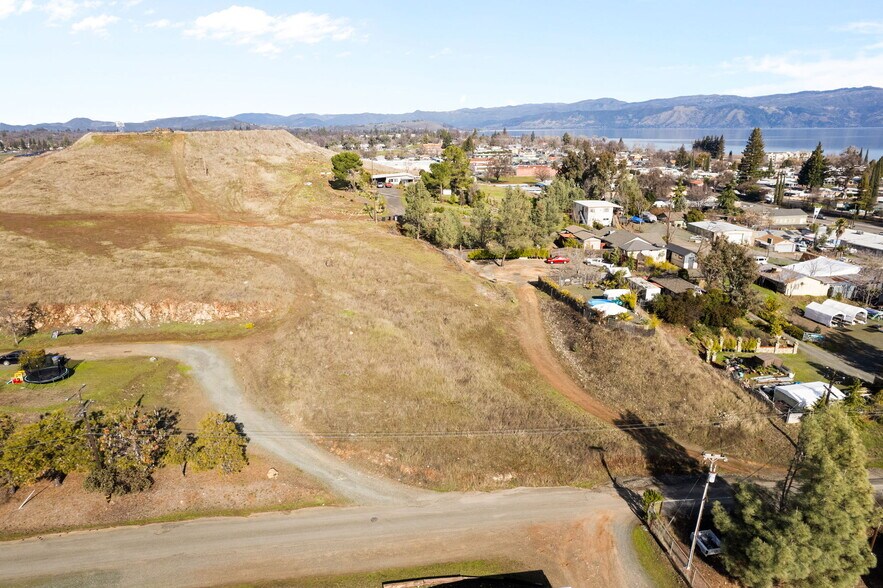 333 Grace Ln, Lakeport, CA à vendre - Photo principale – Image 1 sur 4