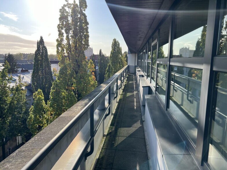 Bureau dans Nantes à louer - Photo de l’immeuble – Image 2 sur 7