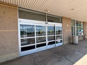 6920-6930 W Kellogg Dr, Wichita, KS à louer Hall d’entrée– Image 1 sur 25