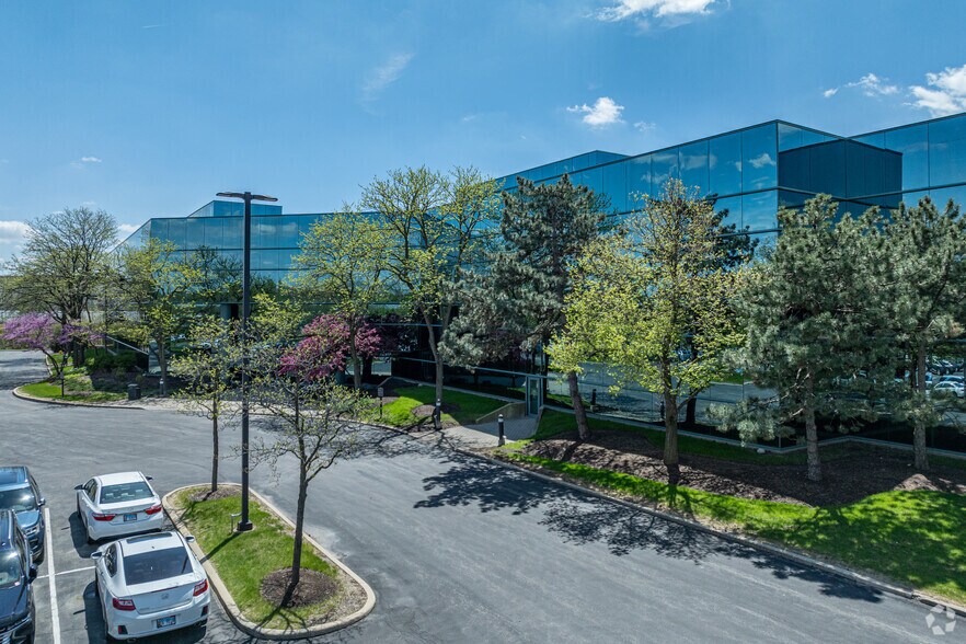 450 E Devon Ave, Itasca, IL à louer - Photo principale – Image 1 sur 5