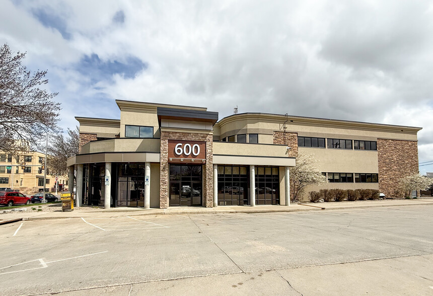 600 S Main Ave, Sioux Falls, SD à louer - Photo de l’immeuble – Image 2 sur 6