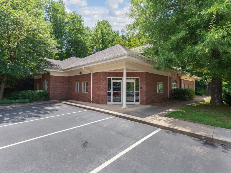 7 Walden Ridge Dr, Asheville, NC à vendre - Photo de l’immeuble – Image 1 sur 15