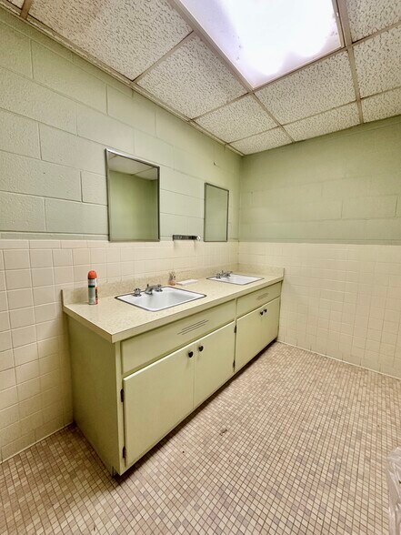 8 Lester Ave, Martinsville, VA à vendre - Photo de l’immeuble – Image 3 sur 64