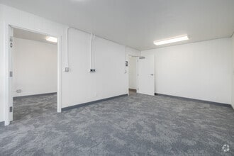 250 S Maple Ave, South San Francisco, CA à louer Photo intérieure– Image 2 sur 9