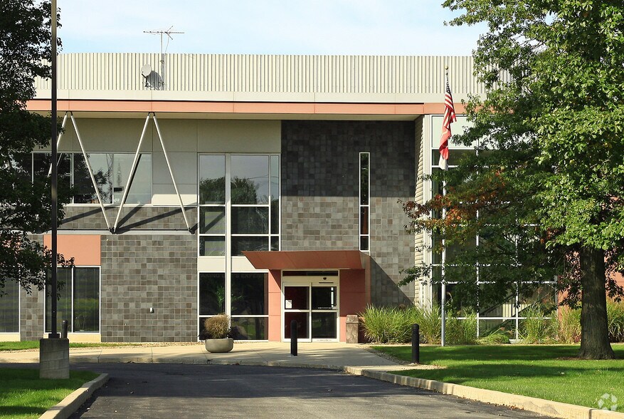 1 Invacare Way, Elyria, OH à louer - Photo de l’immeuble – Image 3 sur 4