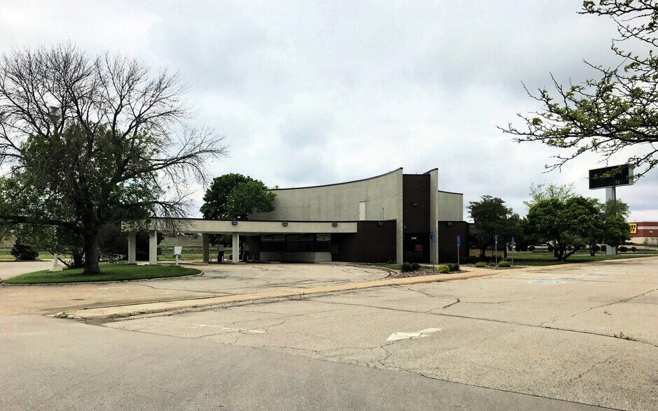 2532 Crossroads Blvd, Waterloo, IA à vendre - Photo de l’immeuble – Image 3 sur 4