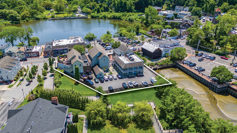 1353-1363 Old Northern Blvd portefeuille de 4 biens à vendre sur LoopNet.fr - Photo de l’immeuble – Image 2 sur 6