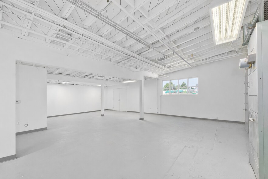 11751 Mississippi, Los Angeles, CA à vendre - Photo de l’immeuble – Image 2 sur 29