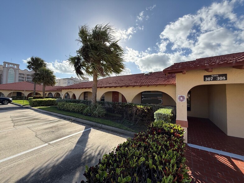 2060 Highway A1a, Indian Harbour Beach, FL à vendre - Photo de l’immeuble – Image 1 sur 4