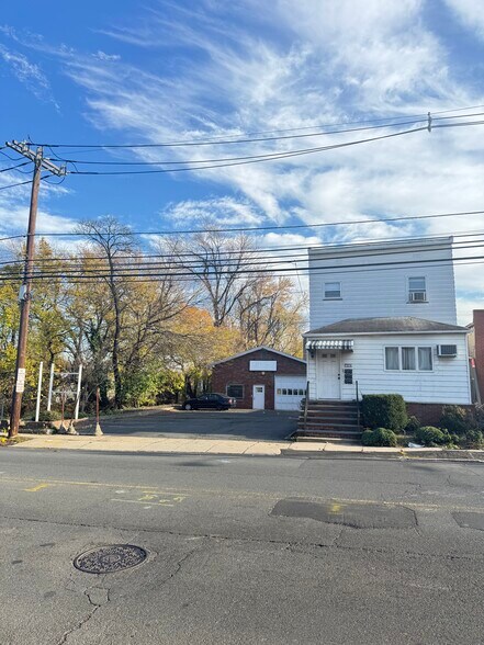1314 E Elizabeth Ave, Linden, NJ à vendre - Photo de l’immeuble – Image 2 sur 8