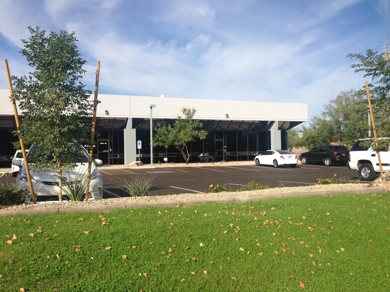 2650 S 46th St, Phoenix, AZ à louer - Photo de l’immeuble – Image 2 sur 3