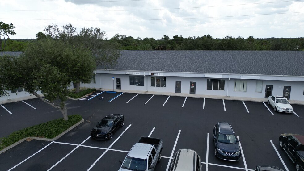 20020 Veterans Blvd, Port Charlotte, FL à louer - Photo de l’immeuble – Image 2 sur 3