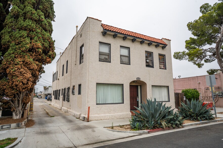 679 Obispo Ave, Long Beach, CA à vendre - Photo de l’immeuble – Image 3 sur 36