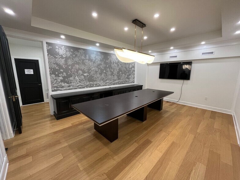 1042 NW 69th St, Oklahoma City, OK à louer - Photo de l’immeuble – Image 2 sur 6