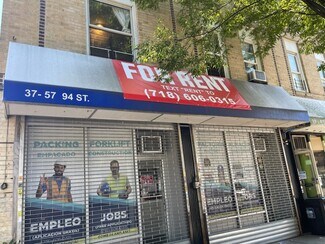 Plus de détails pour 3764 94th St, Jackson Heights, NY - Bureau/Local commercial à louer