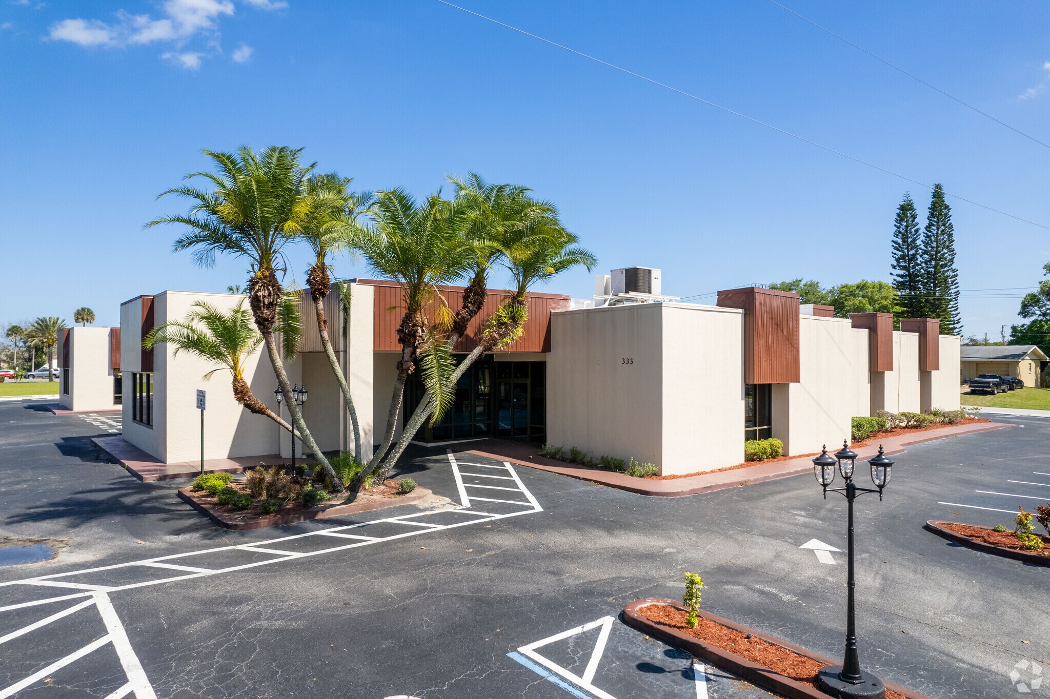 333 Beville Rd, Daytona Beach, FL à louer Photo principale– Image 1 sur 22