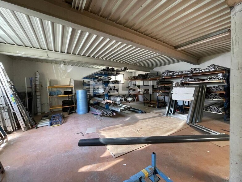 Local d'activités dans CHAMPAGNE-AU-MONT-D'OR à vendre - Photo de l’immeuble – Image 3 sur 11