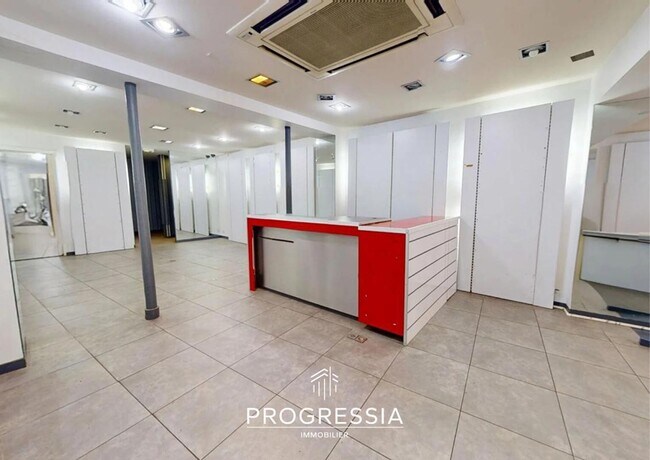 Plus de détails pour Local commercial à vendre
