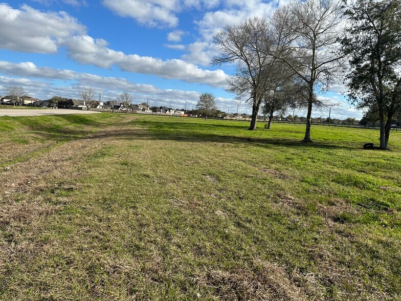 2505 Sycamore Rd, Fresno, TX à vendre - Photo de l’immeuble – Image 2 sur 5