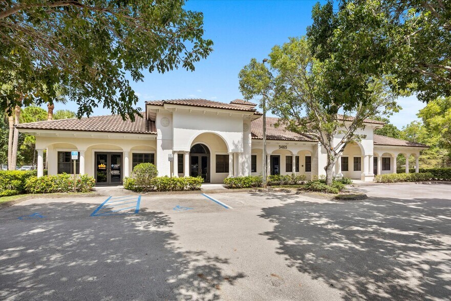 3465 SE Willoughby Blvd, Stuart, FL à vendre - Photo de l’immeuble – Image 2 sur 20
