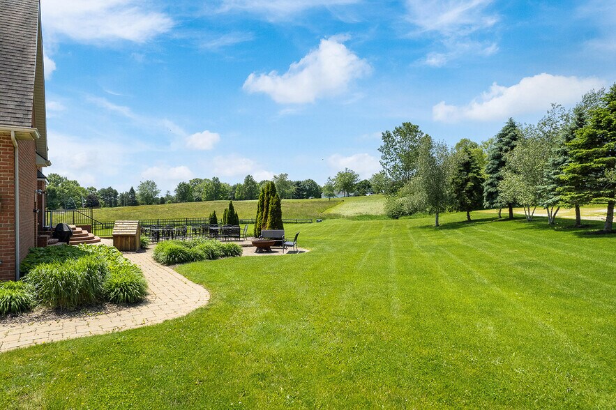 5495 Meese Rd NE, Louisville, OH à vendre - Photo de l’immeuble – Image 2 sur 49