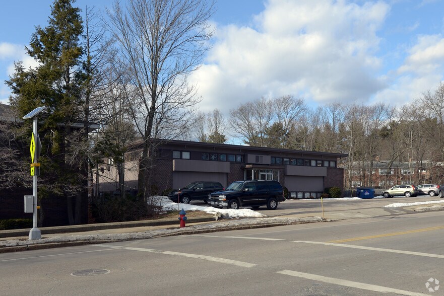 869 Main St, Walpole, MA à louer - Photo de l’immeuble – Image 3 sur 7