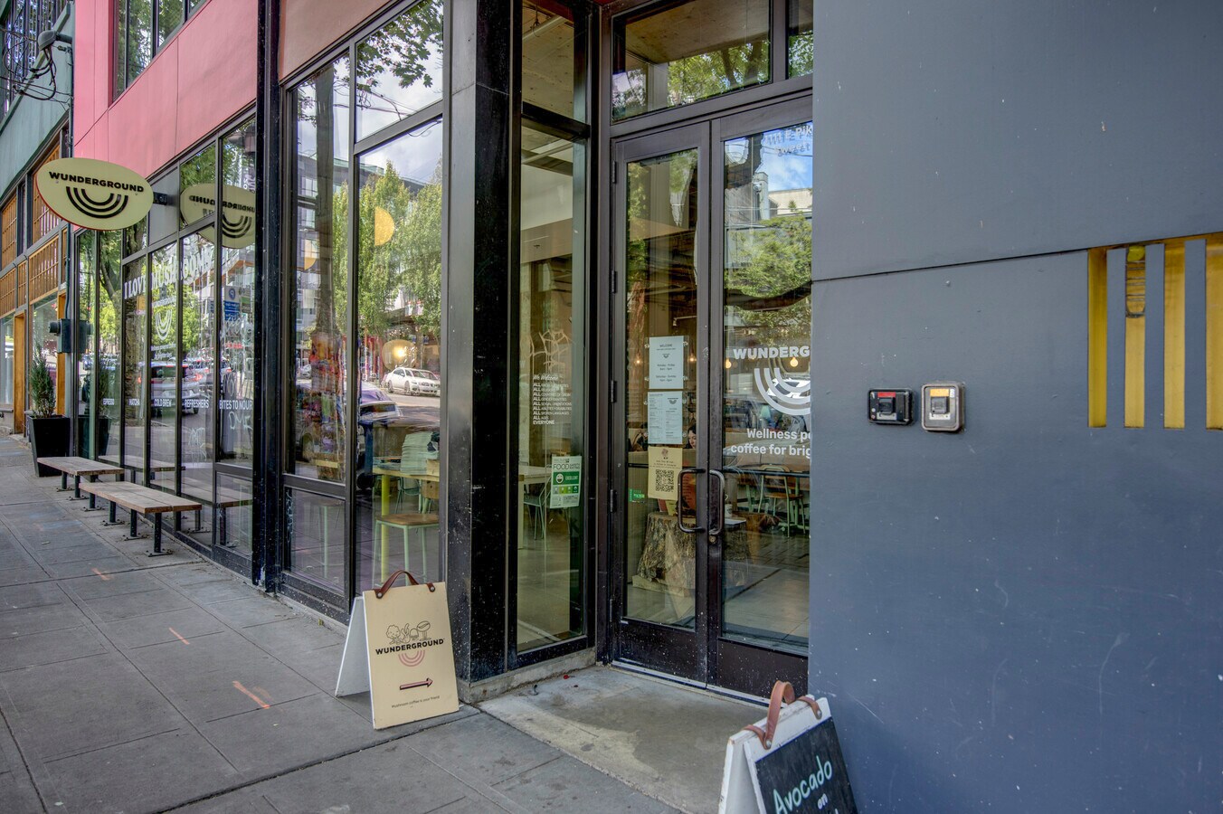1111 E Pike St, Seattle, WA 98122 - Lot 1111 - - Photo intérieure - Image 2 of 3