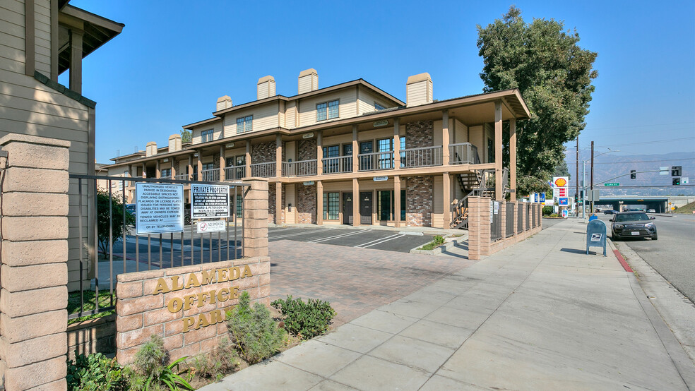 209 W Alameda Ave, Burbank, CA à vendre - Photo de l’immeuble – Image 3 sur 5