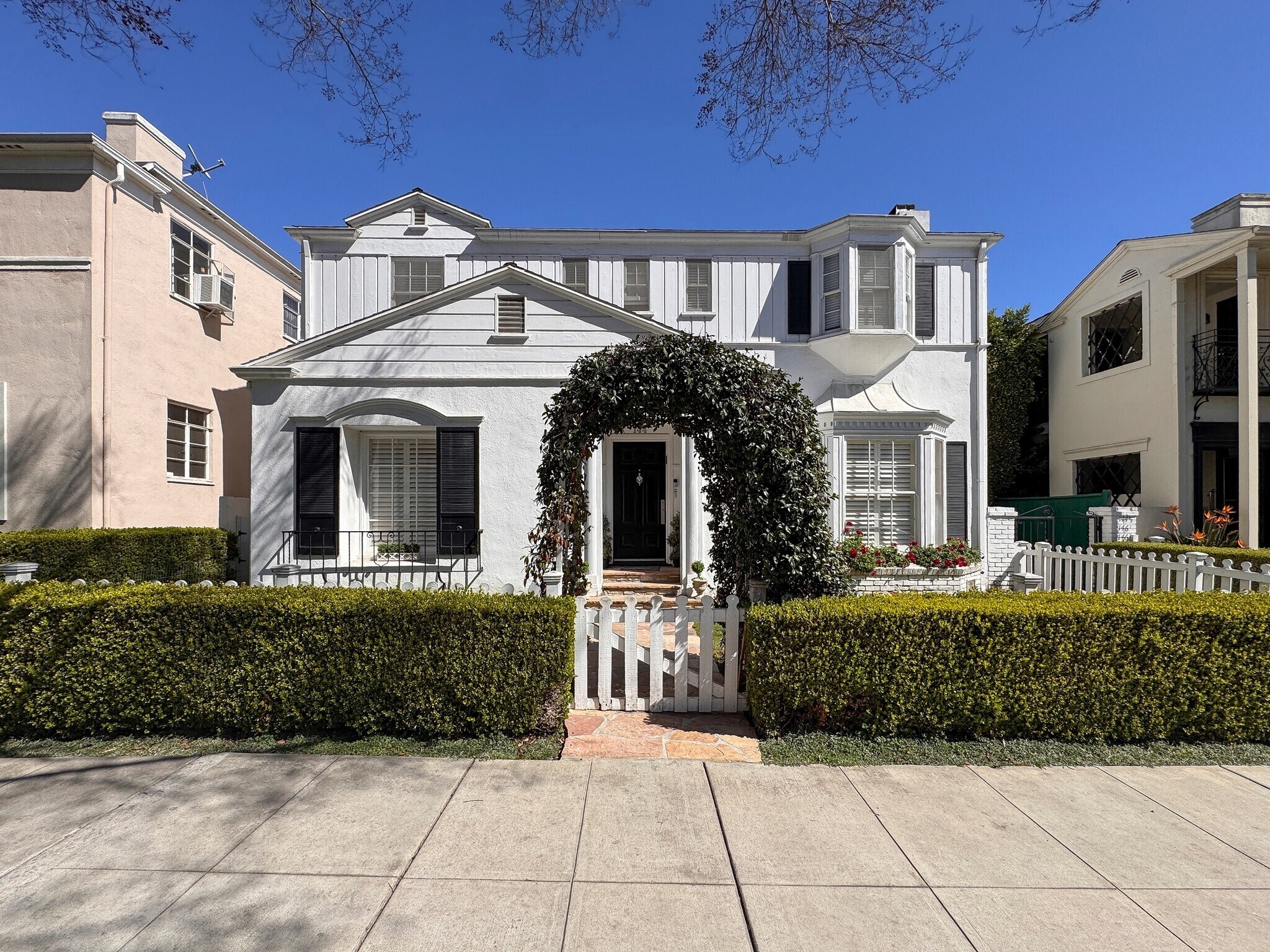 144 S Spalding Dr, Beverly Hills, CA à vendre Photo de l’immeuble– Image 1 sur 23