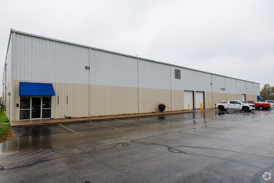 1012 N Farm Road 123, Springfield, MO à louer - Photo de l’immeuble – Image 2 sur 3