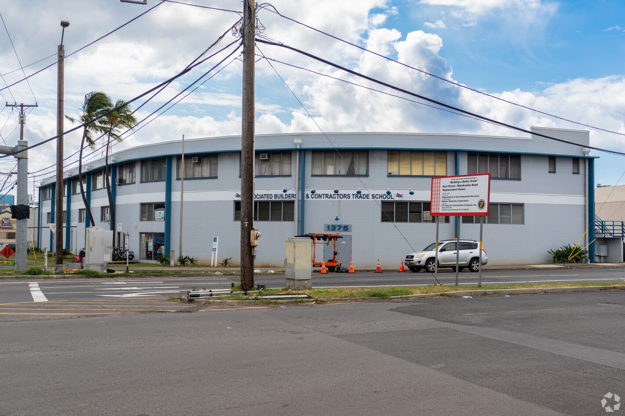 1375 Dillingham Blvd, Honolulu, HI à louer Photo principale– Image 1 sur 8