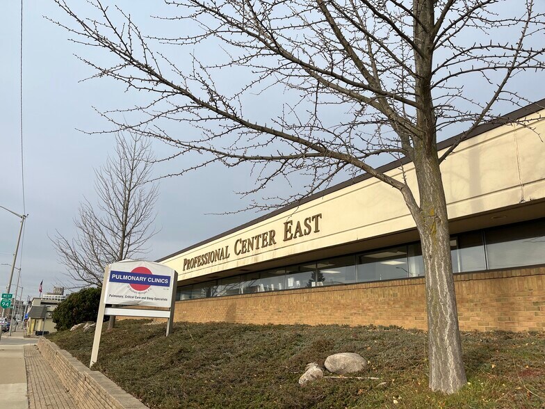 900 E Michigan Ave, Jackson, MI à louer - Photo principale – Image 1 sur 43