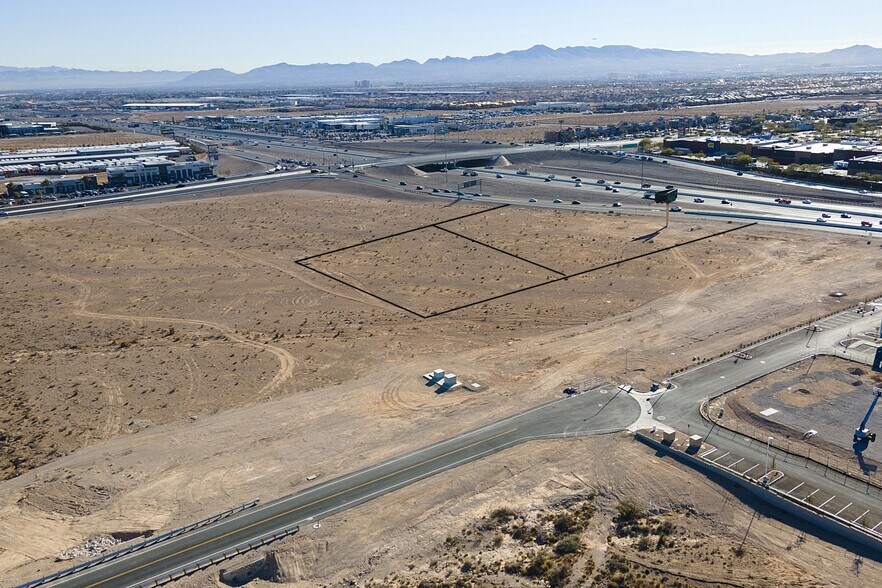 7000 Block - I-215 SW, Las Vegas, NV à vendre - Aérien – Image 2 sur 7