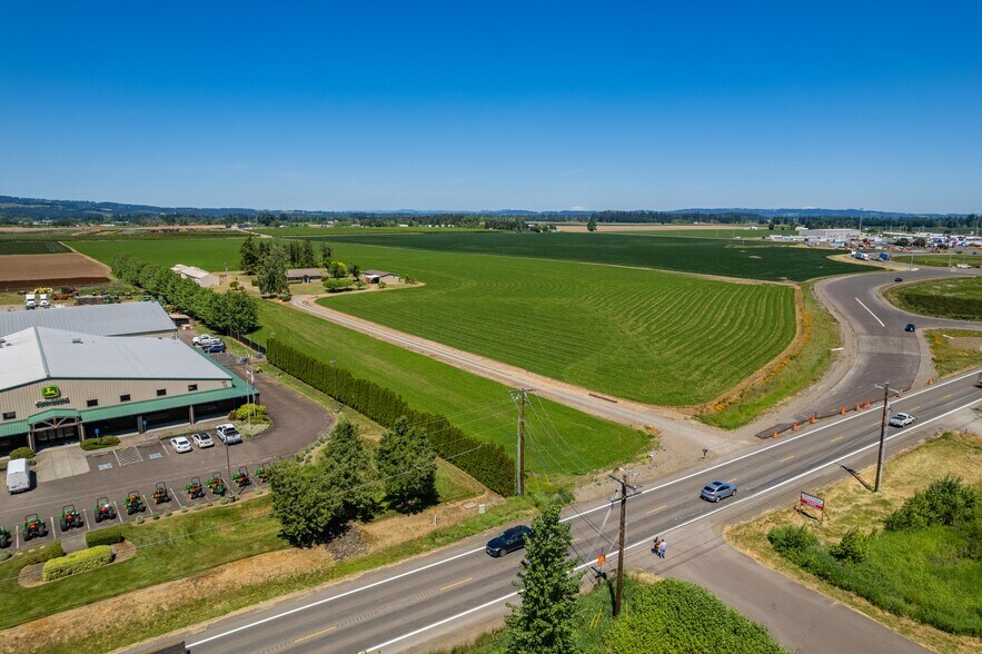 12033 Ehlen Rd NE, Aurora, OR à vendre - Photo de l’immeuble – Image 2 sur 4