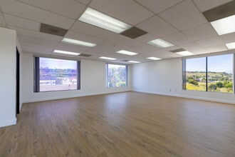 23717 Hawthorne Blvd, Torrance, CA à louer Photo intérieure– Image 2 sur 7