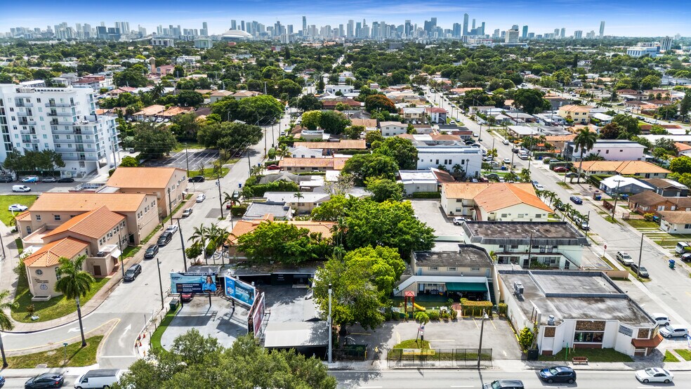 201 SW 37th Ave, Miami, FL à vendre - Photo de l’immeuble – Image 3 sur 9