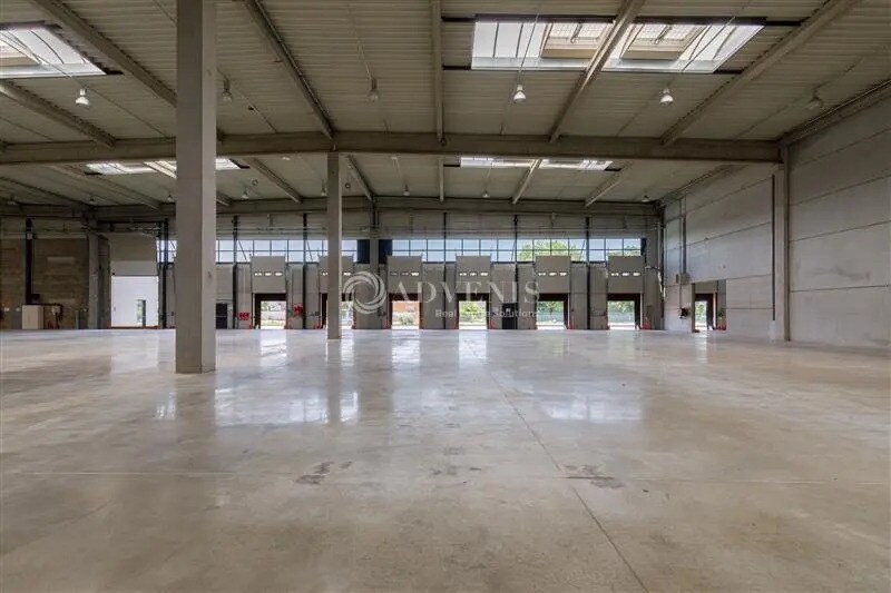 Industriel/Logistique dans Miribel à louer - Photo de l’immeuble – Image 1 sur 12