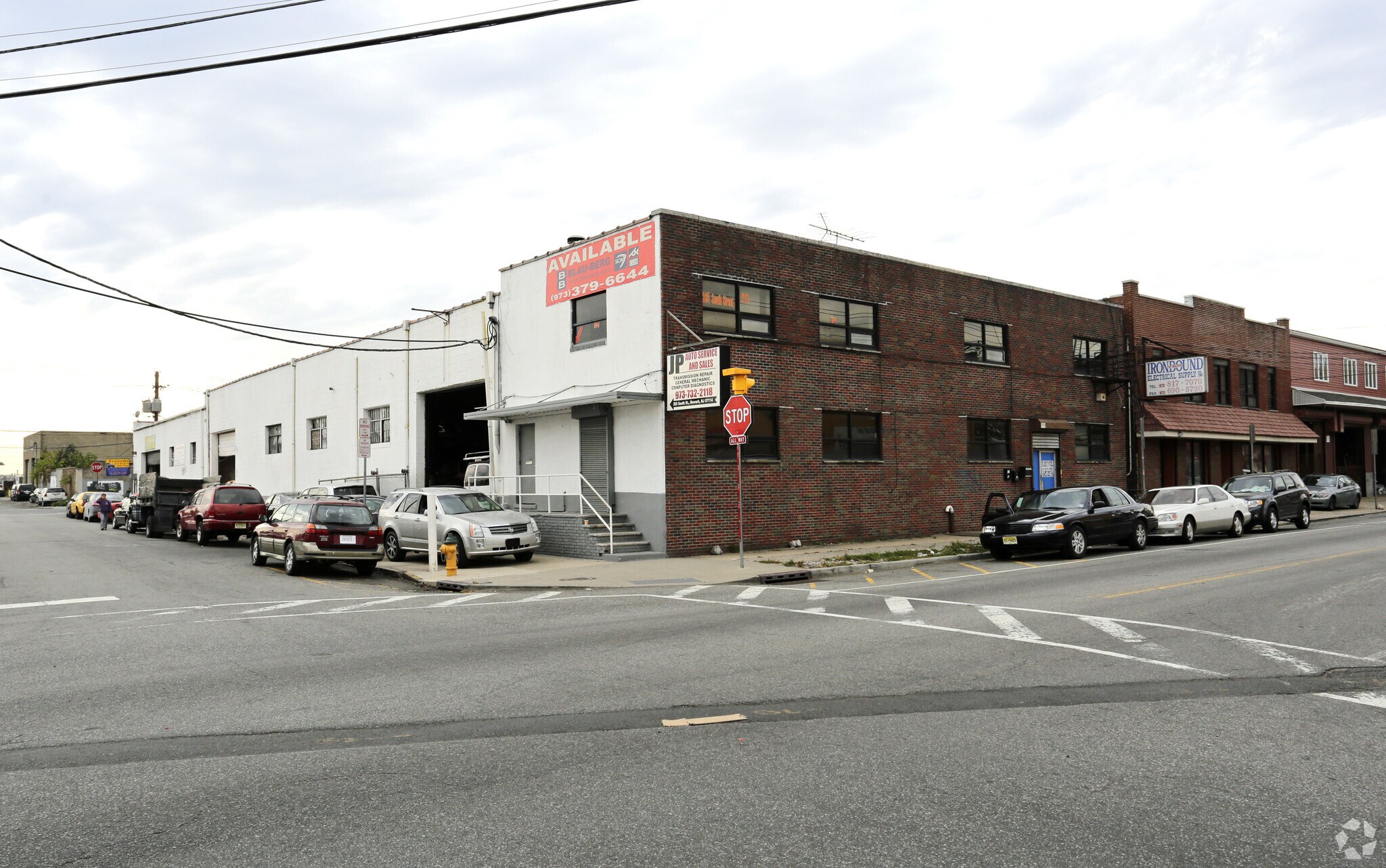 South Street Warehouse and Retail portefeuille de 3 biens à vendre sur LoopNet.fr Photo principale– Image 1 sur 4