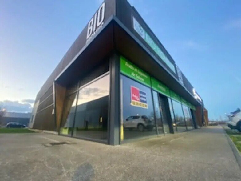 Local commercial dans Honfleur à louer - Photo de l’immeuble – Image 1 sur 1
