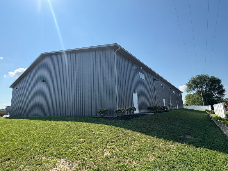 3914 Indianapolis Rd, Columbus, IN à louer - Photo de l’immeuble – Image 3 sur 3